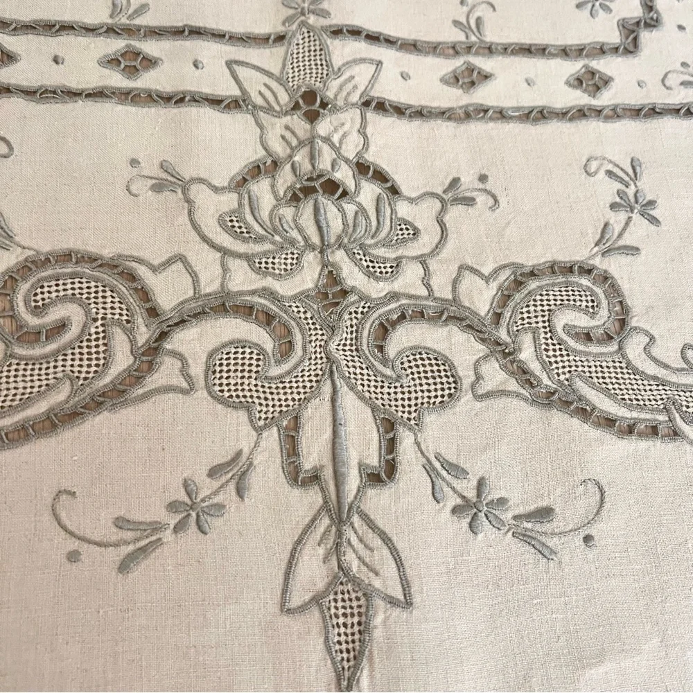 Vtg Madeira Embroidered Cutwork Lace Floral Linen Tablecloth‎ 113”x62” & Napkins
